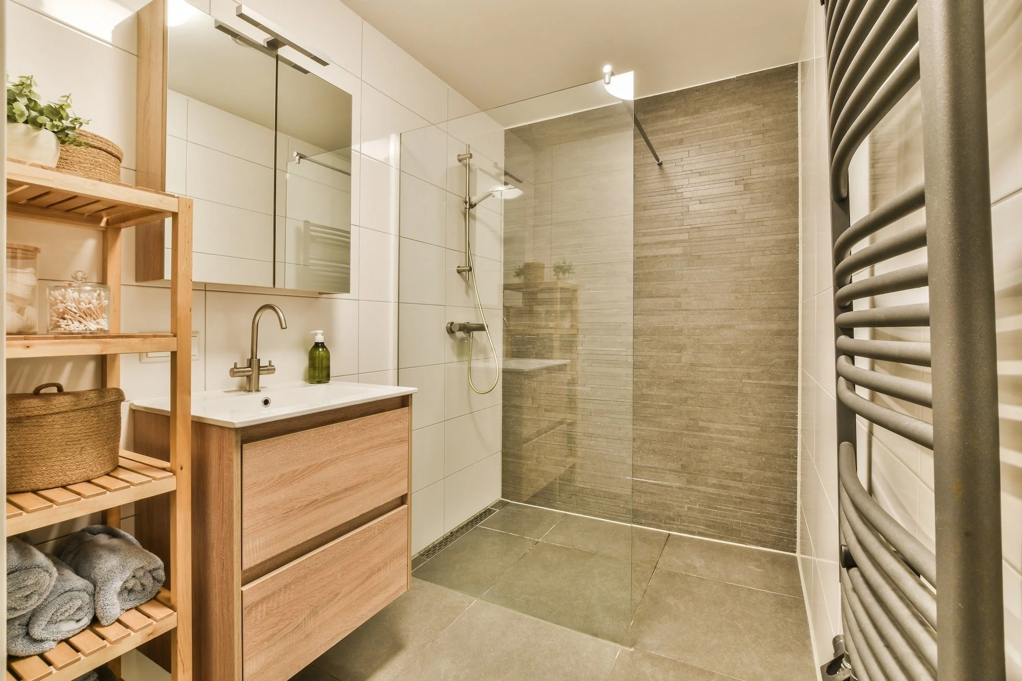Walk in Showers vs Wet Rooms — Plumb Factory