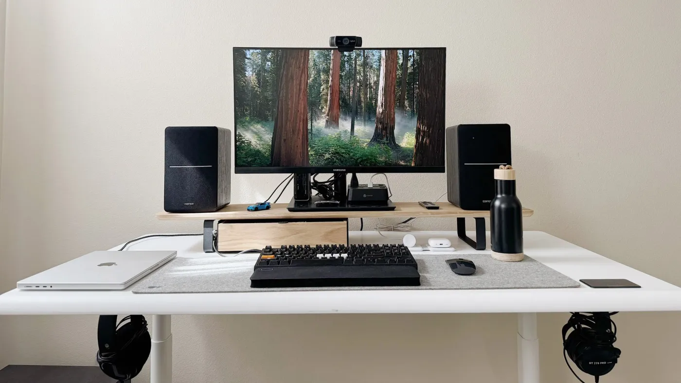 10 Aesthetic Standing Desks That Will Elevate Your Space