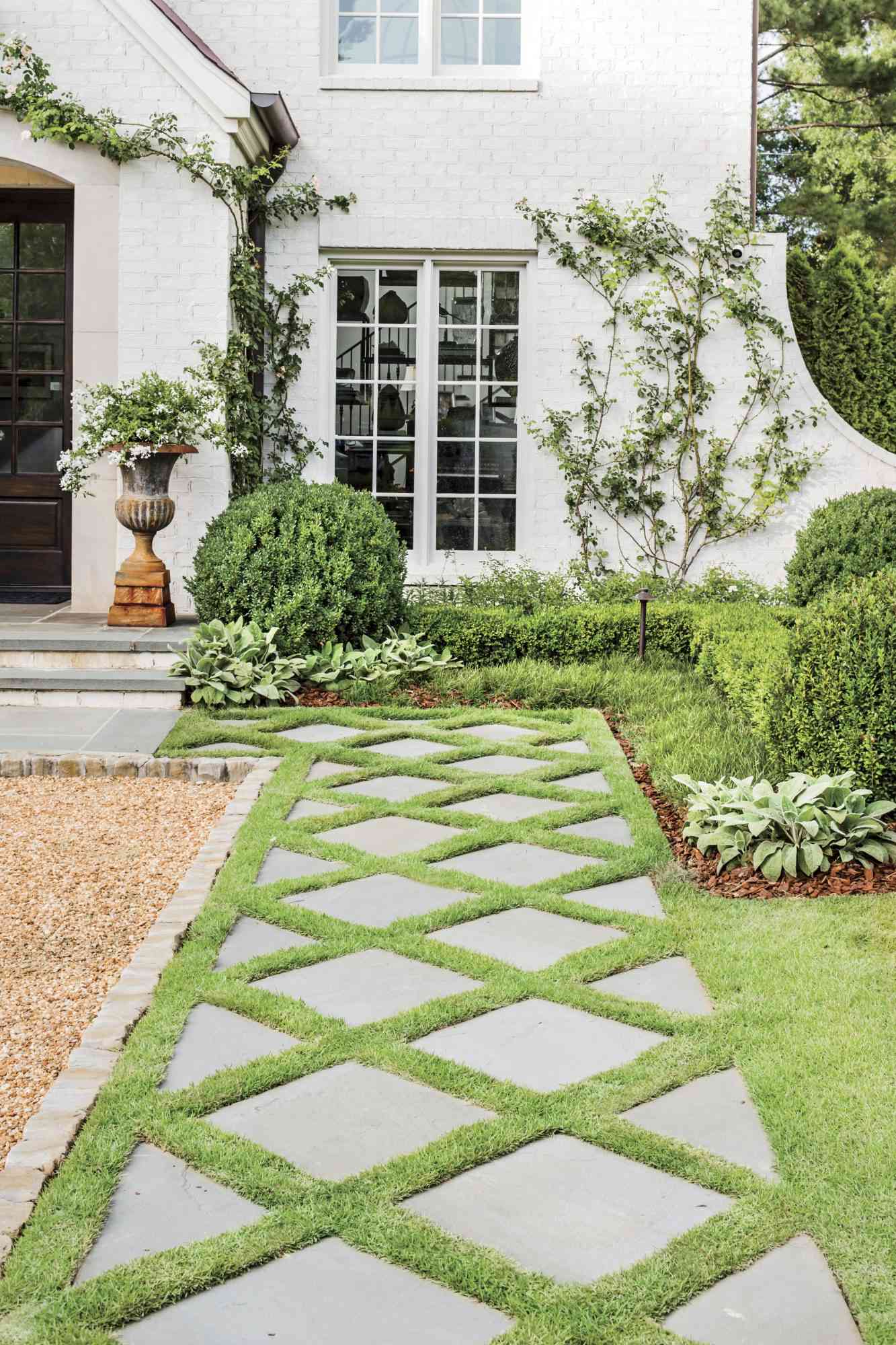 12 Small Front Yard Landscaping Ideas That Boost Curb Appeal Instantly