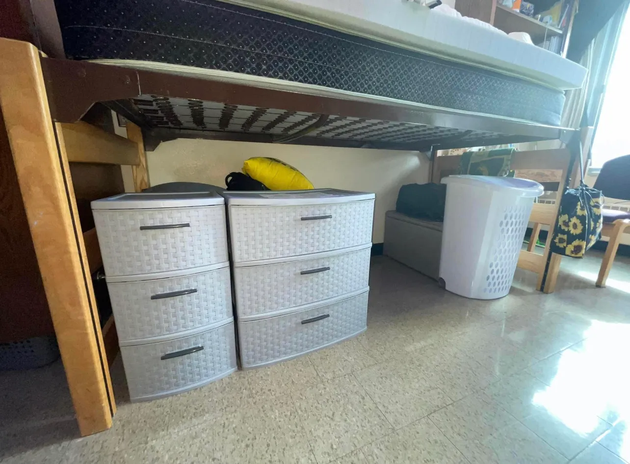 17 Genius Under Bed Dorm Storage Ideas You Need In Your Freshman Dorm - Simply Life By Bri