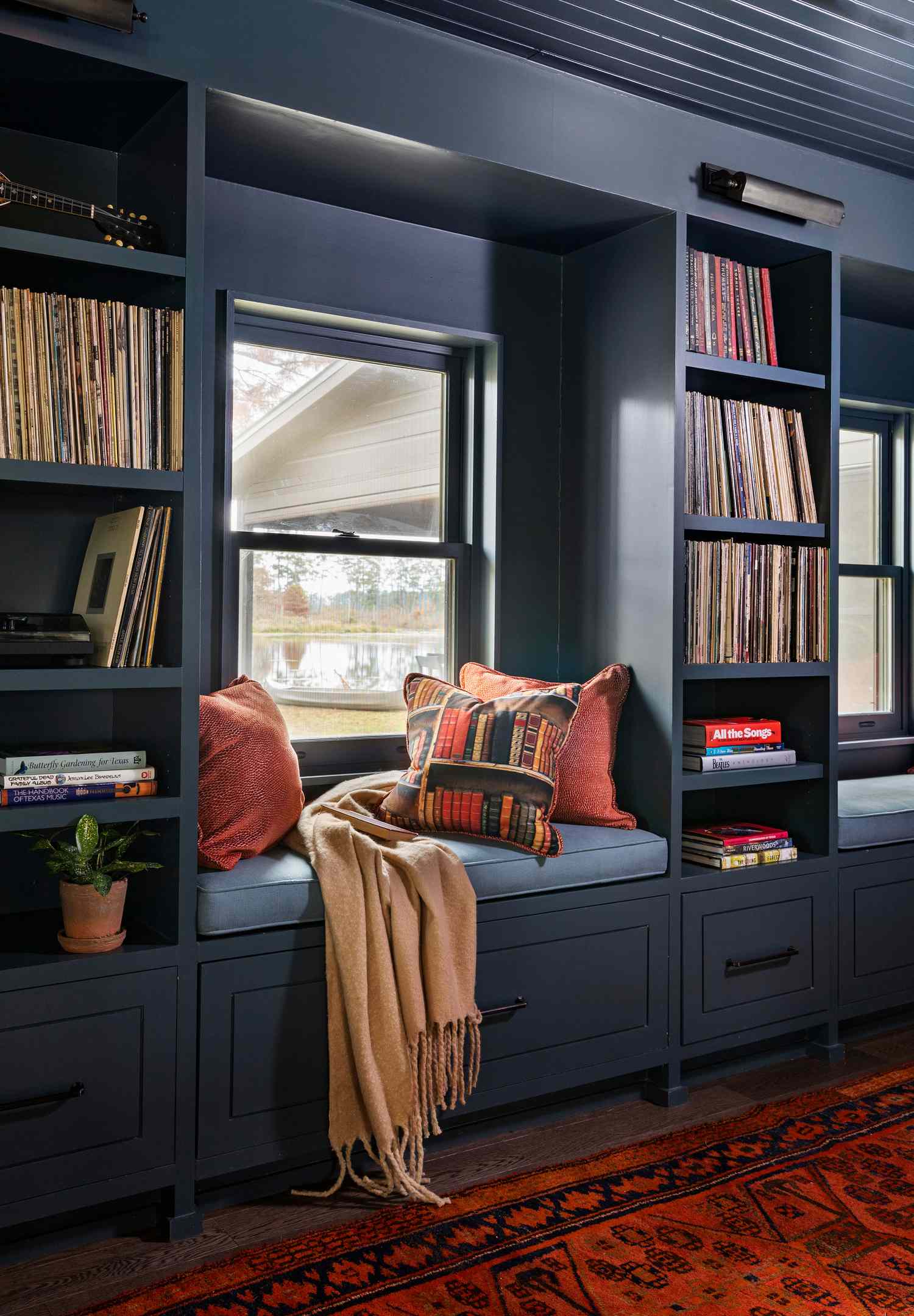 25 Window Seat Ideas for a Peaceful Place to Relax