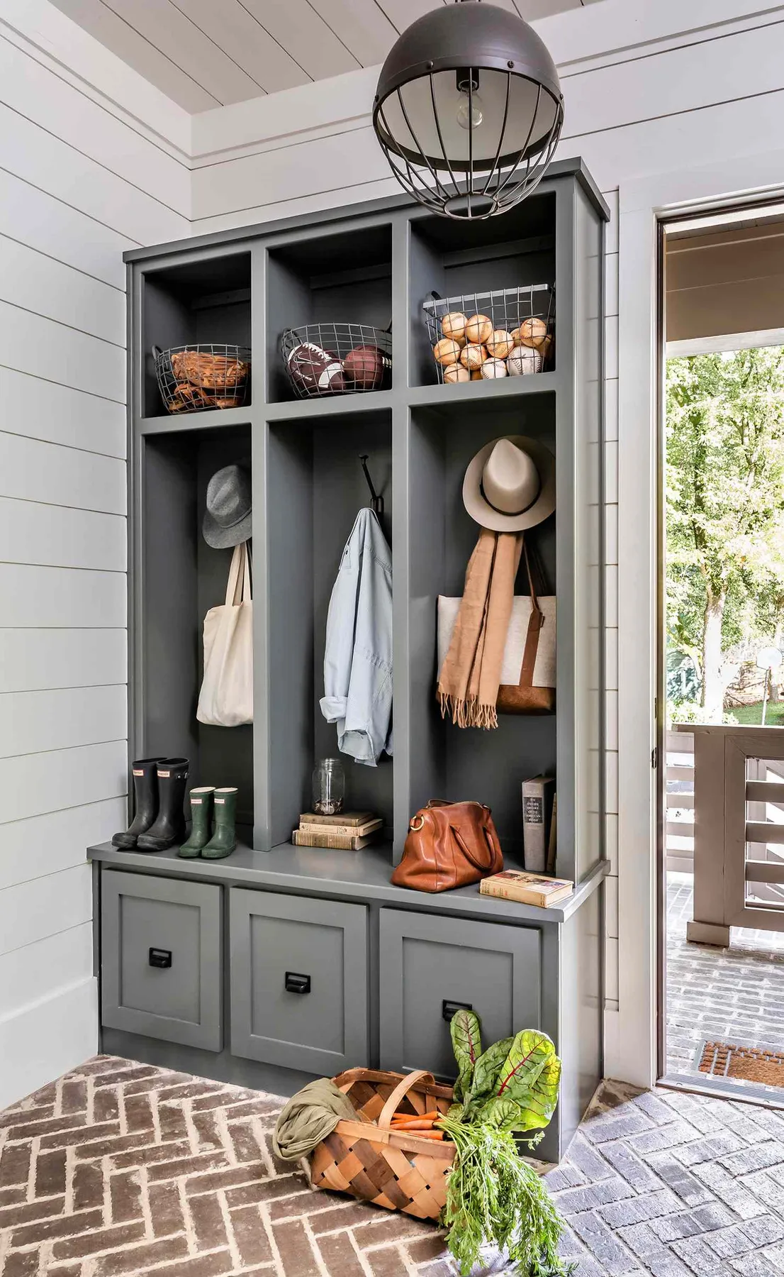 31 Small Mudroom Ideas that Maximize Style and Function