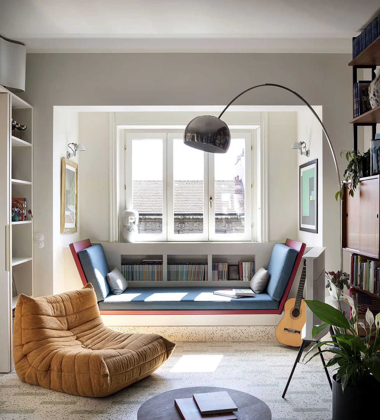 5 Window Seat Design Ideas To Enjoy The Blazing Sky Of The Setting Sun