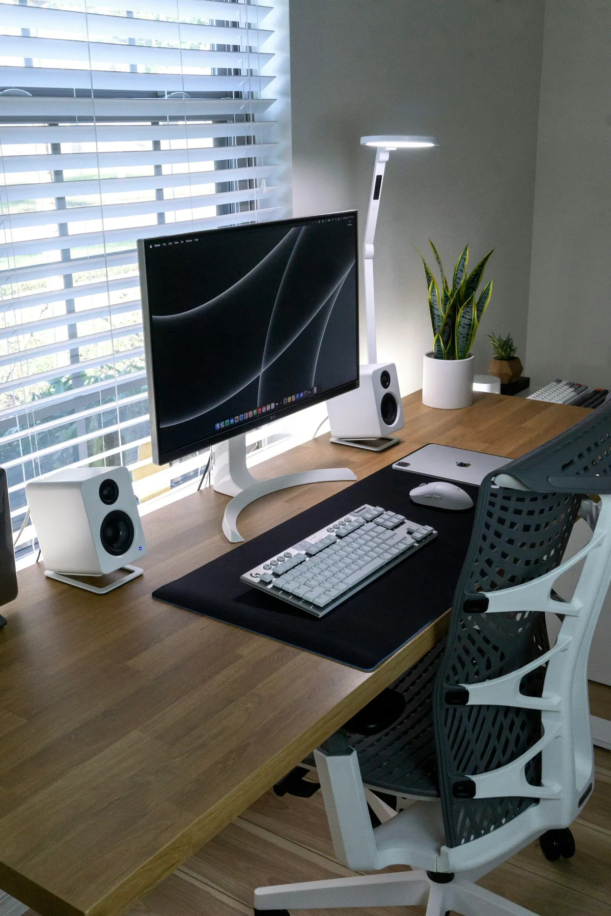 A desk with a computer and speakers on it - Free Photo on Unsplash