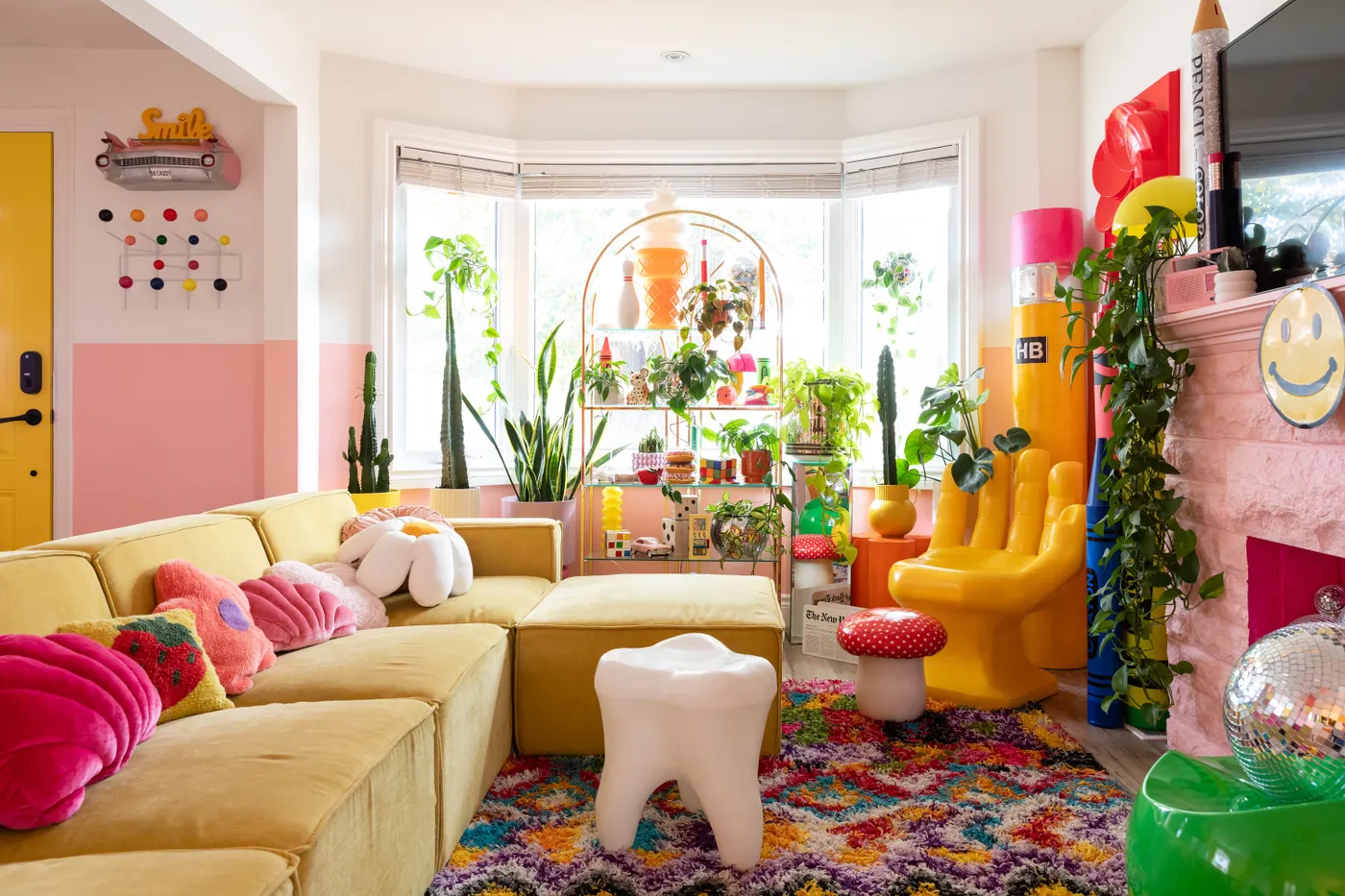 A “Very Neutral” Living Room Makeover Favors Bold Maximalism | Apartment Therapy