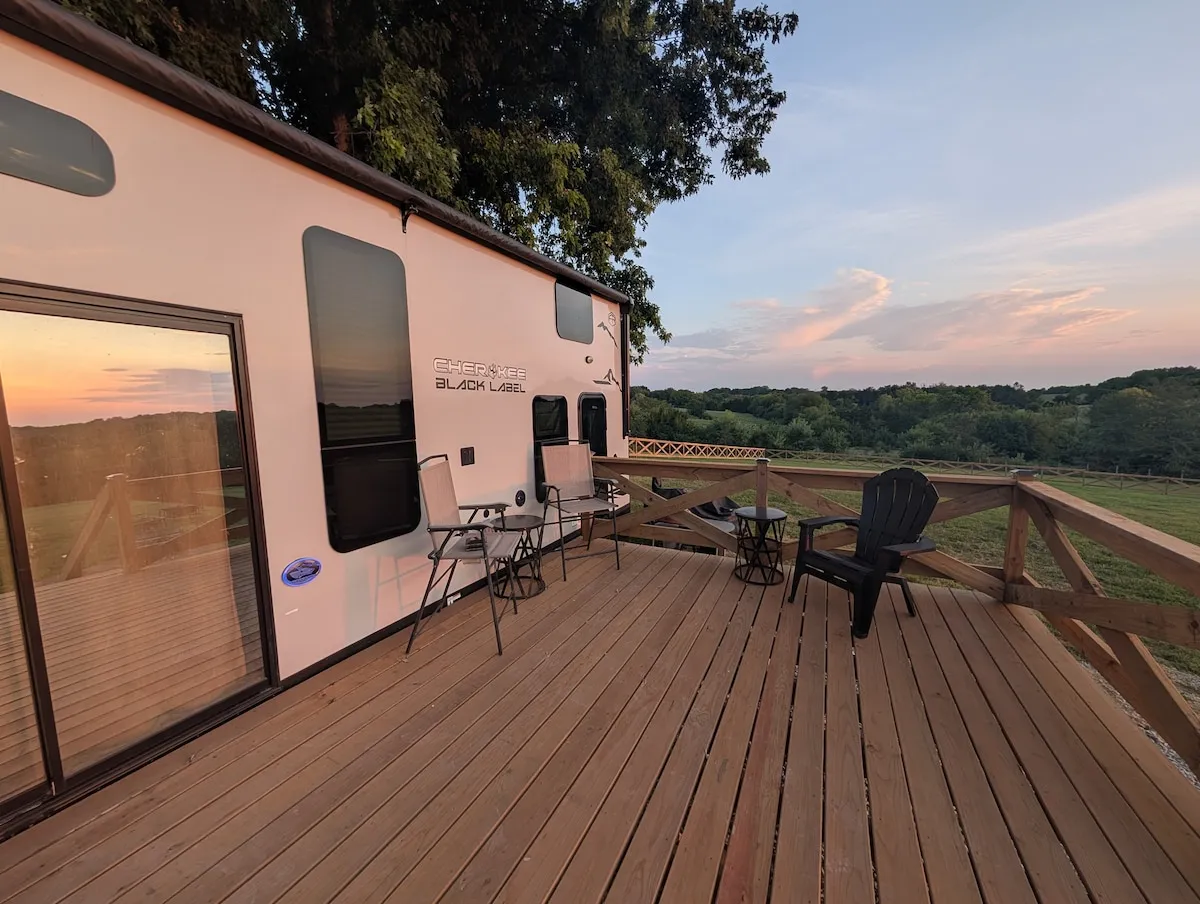 Camp with Mini Cow Brew at Back40 Sportsman's Club - Campers/RVs for Rent in Lawson, Missouri, United States - Airbnb