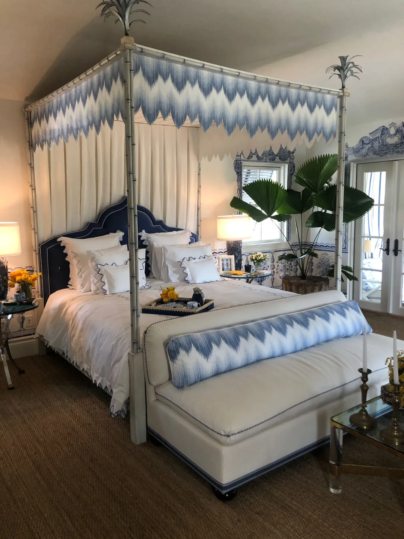 Canopy Bed Ideas: How to Decorate a Bedroom To Make It Cozy