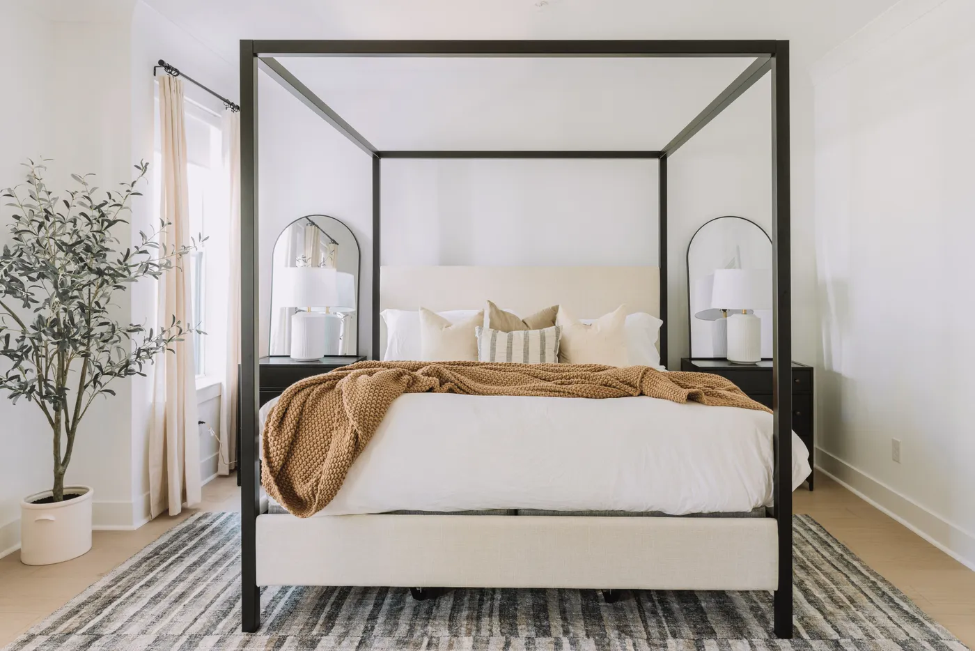 Canopy Beds Are Back—How to Make Them Fit Into Your Space