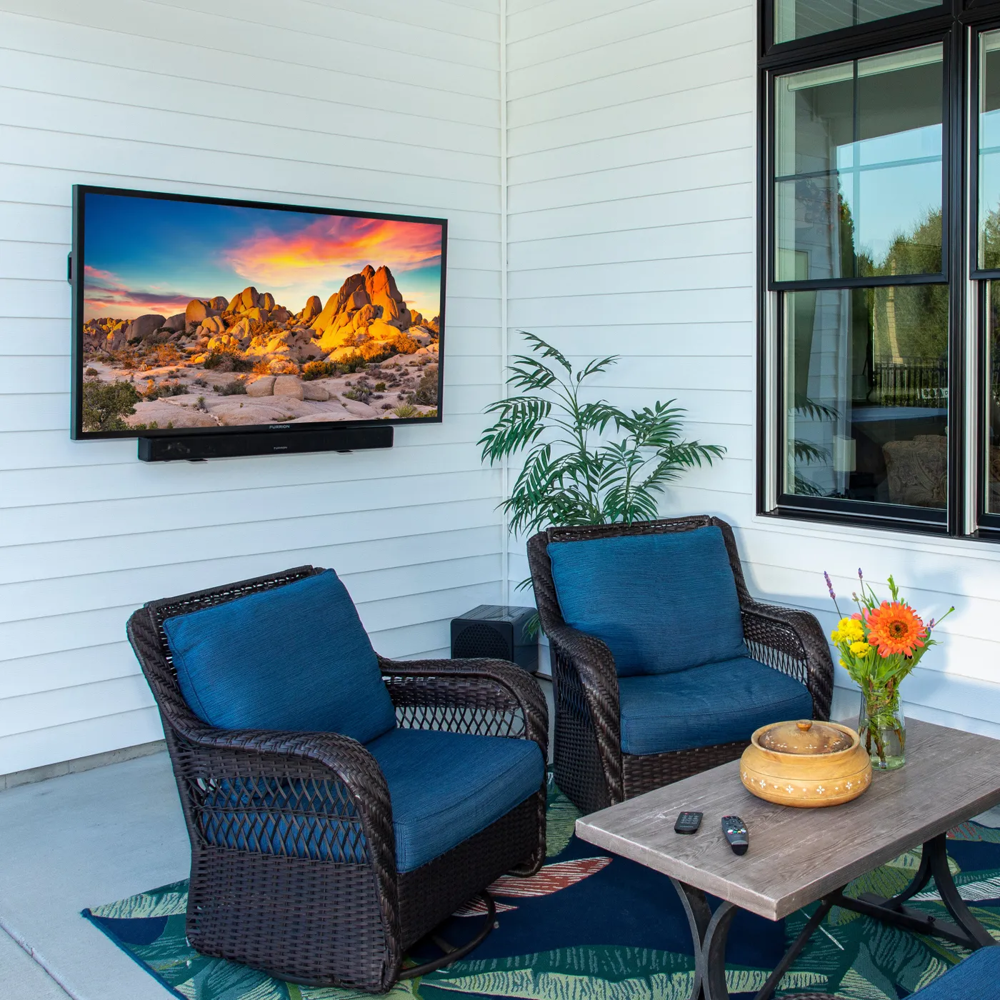 Furrion Aurora Full-Sun Pro Series 4K UHD LED Outdoor Smart TV 75'