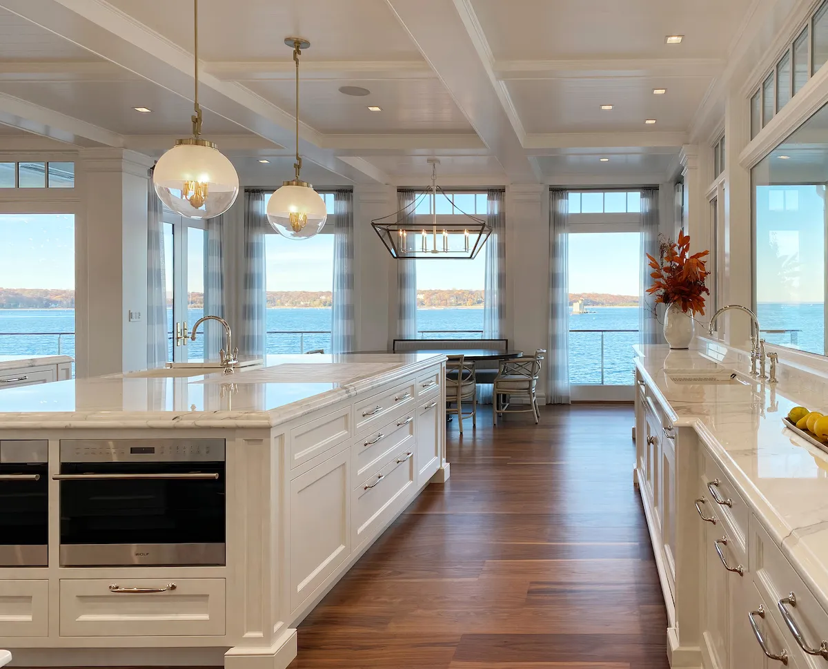 How An Innovative Kitchen Gave This Coastal Retreat A Can't-Miss View