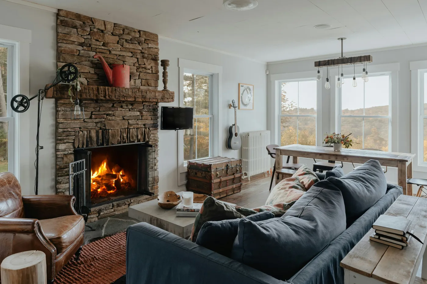 Living Room 3/3 (IG: @clay.banks)