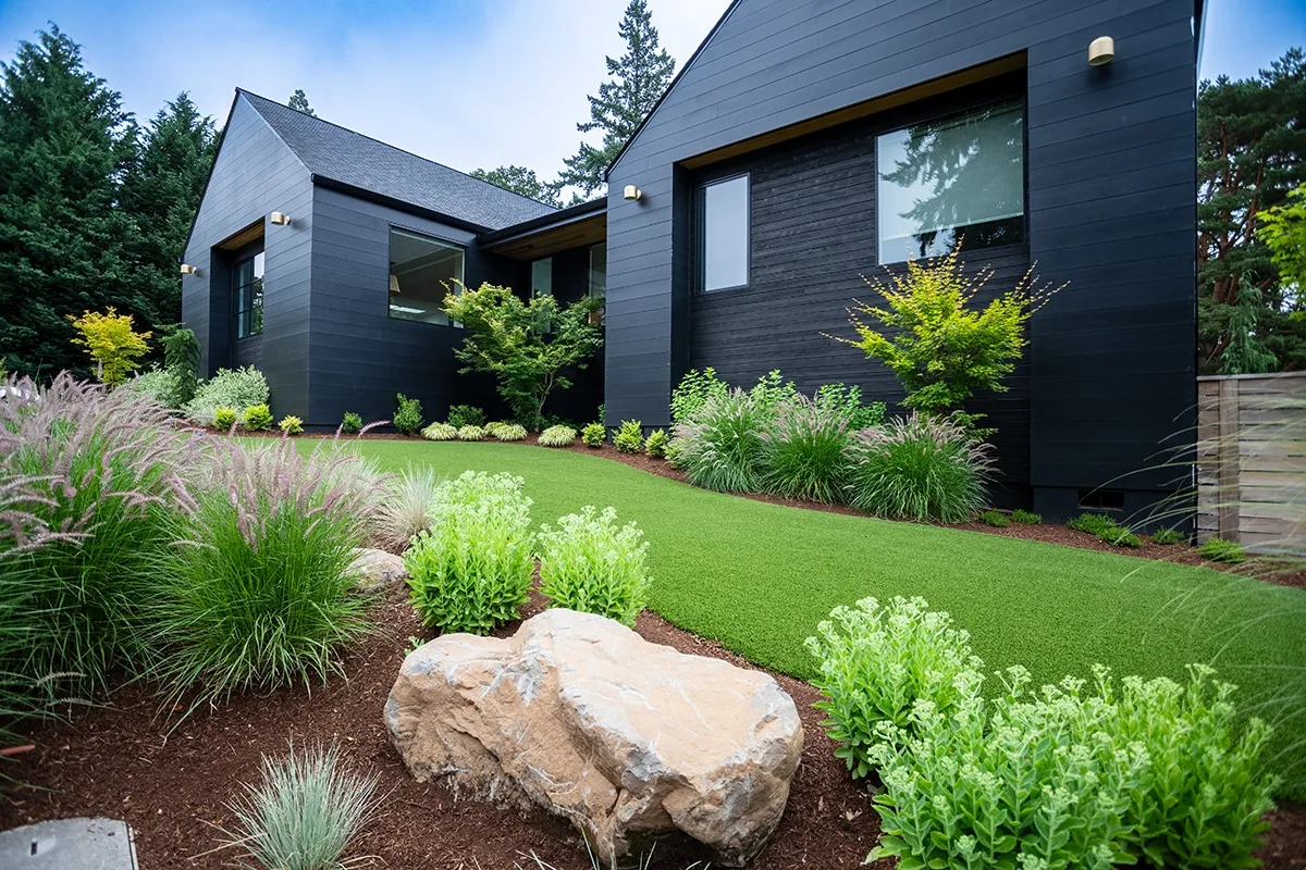 Modern Backyard Landscape - 7 Dees Landscaping