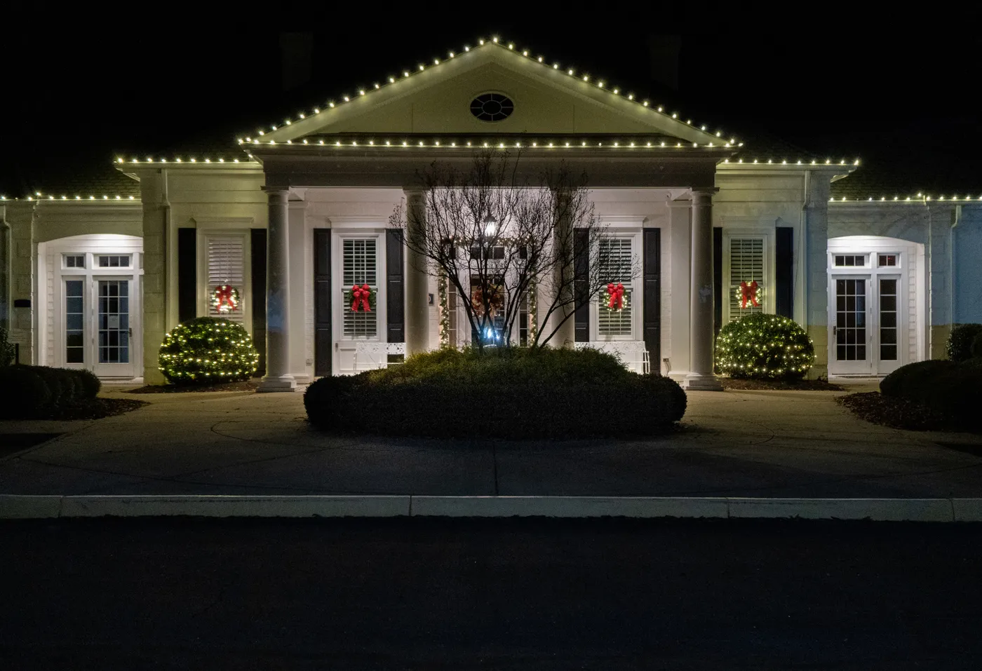 Sparkling Spectacle: The Fullness and Stunningness of Residential Holiday Lighting