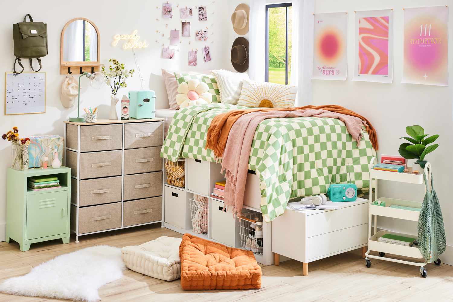 Tips for Arranging Furniture in a Small Dorm Room to Keep - Furnizing