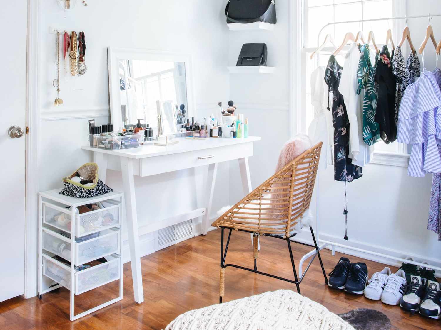 Wayfair's TikTok-Viral Vanity Is Perfect for Small Spaces | Apartment Therapy